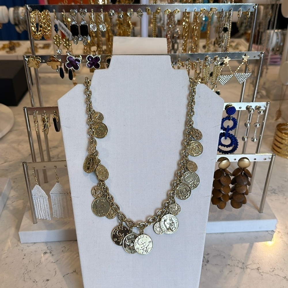 Unbranded Gold tone coin costume necklace